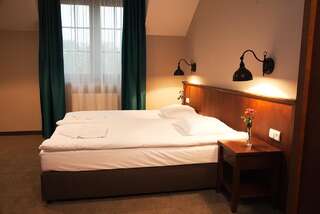 Отель Hotel Biesiada Люблин Двухместный номер с 2 отдельными кроватями-1
